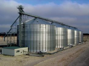 Perry of Oakley elevators at commercial grain store