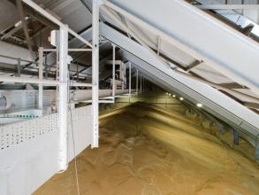 Perry of Oakley grain store filling conveyor